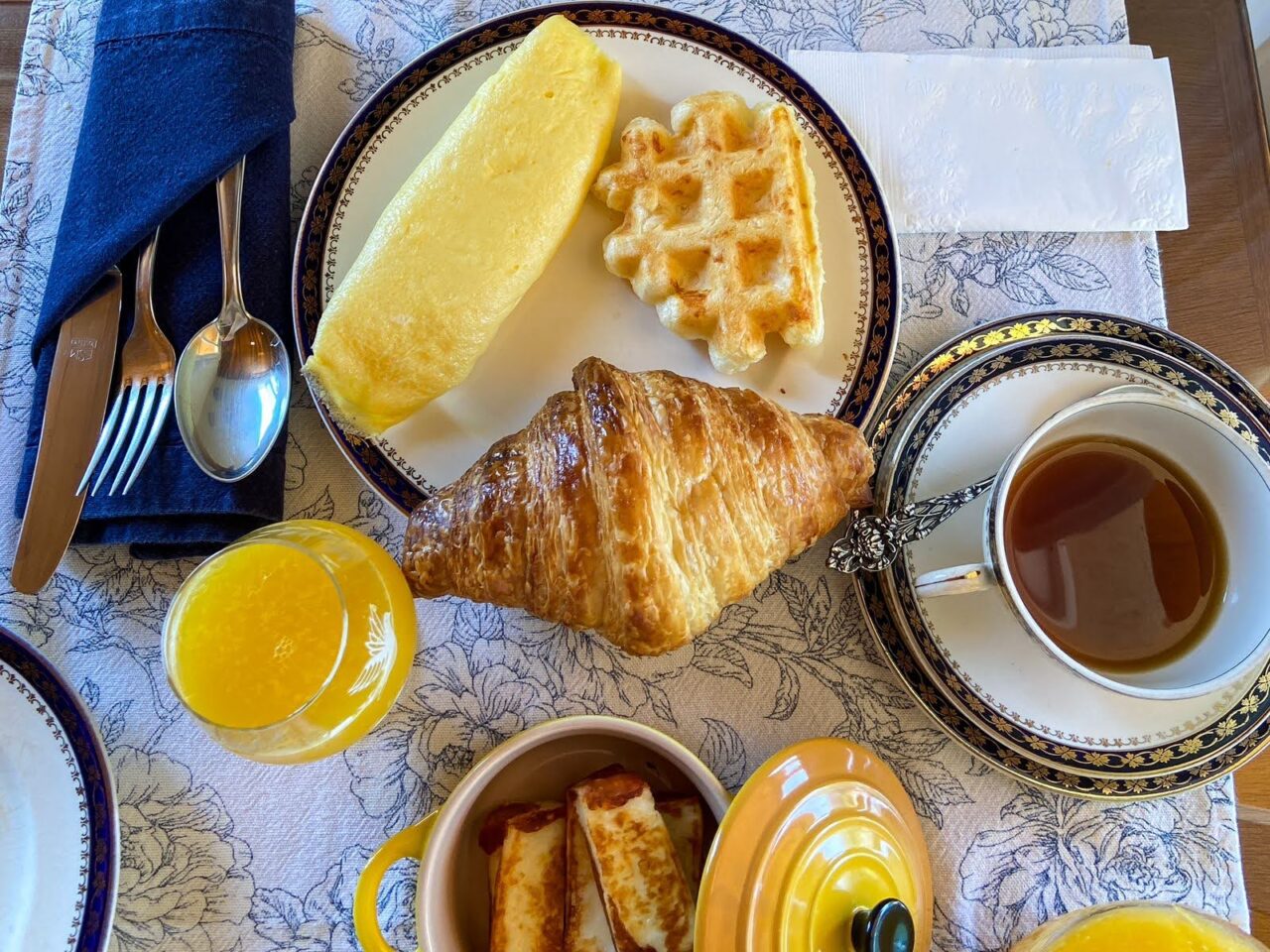 Café da manhã servido na pousada