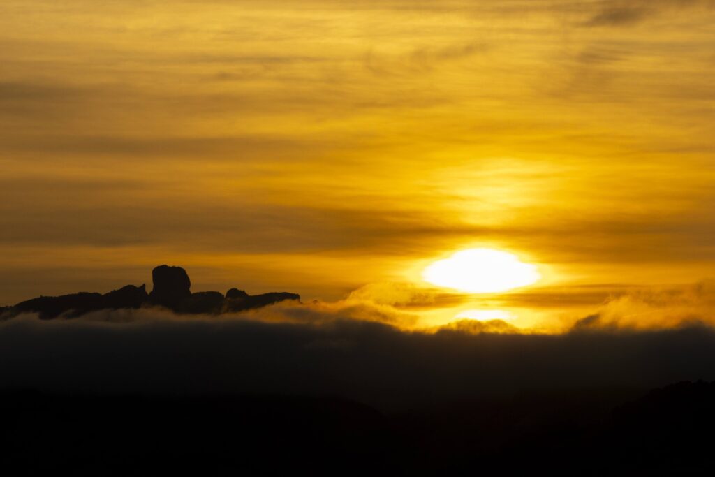 Amanhecer do outono na serra da mantiqueira